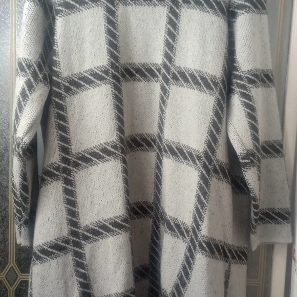 Adrienne Vittadini Gray Plaid Cardigan with Fringe - Picture 6 of 6